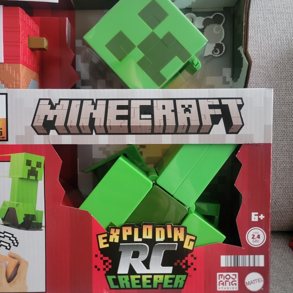 Minecraft Exploding RC Creeper Toy - Picture 4 of 7